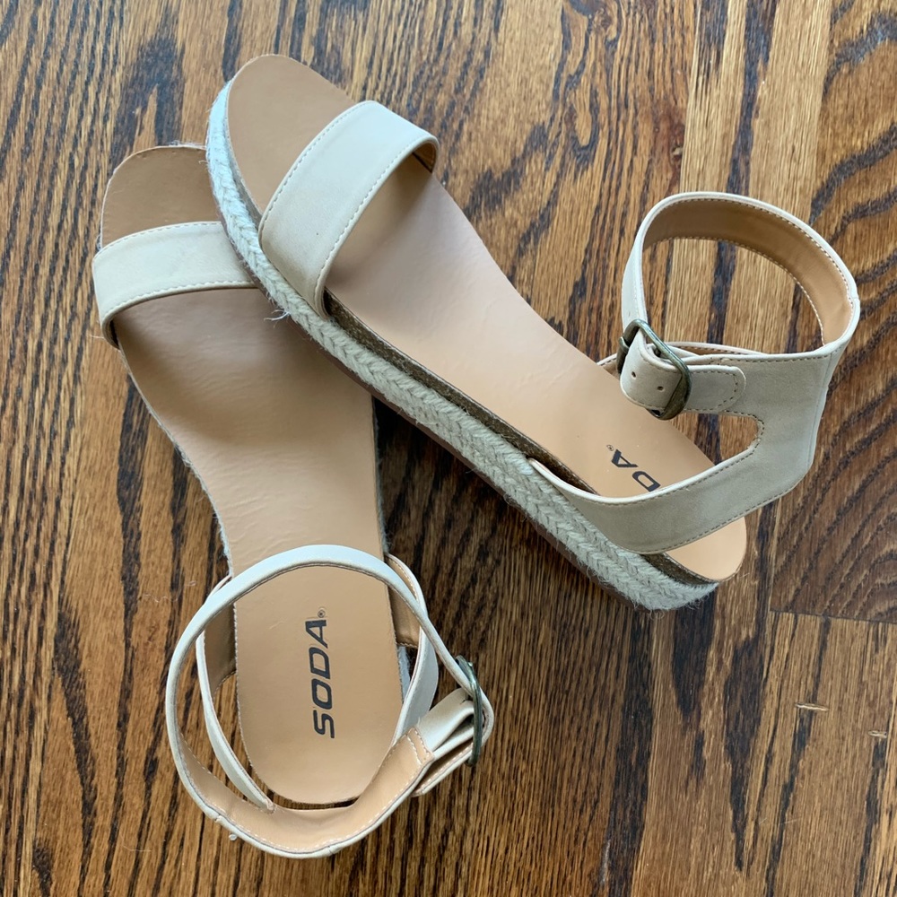 Soda sandals